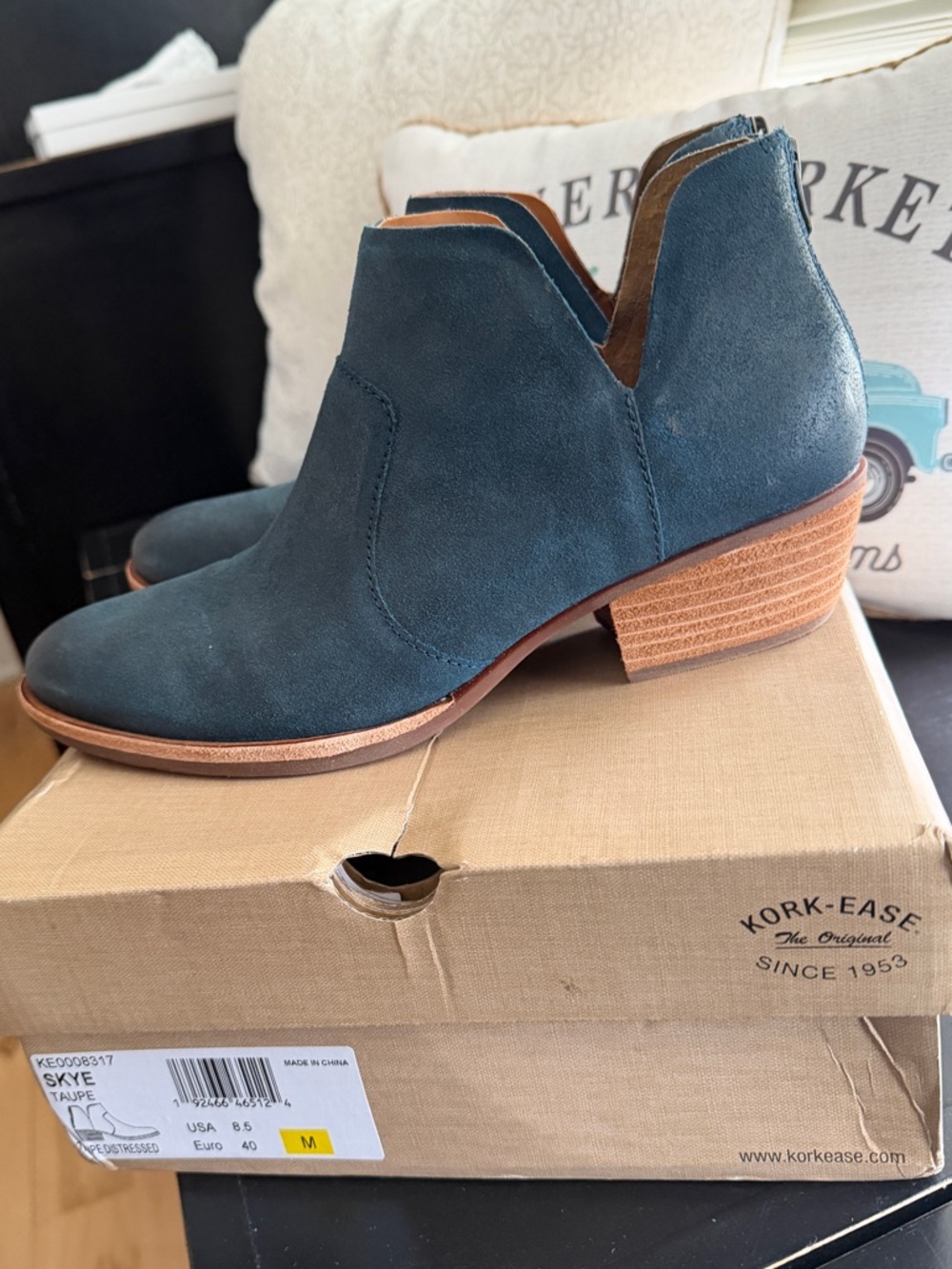 Sz. 8.5 Kork-Ease Teal Navy Blue Suede Cutout Ankle Booties, Like New